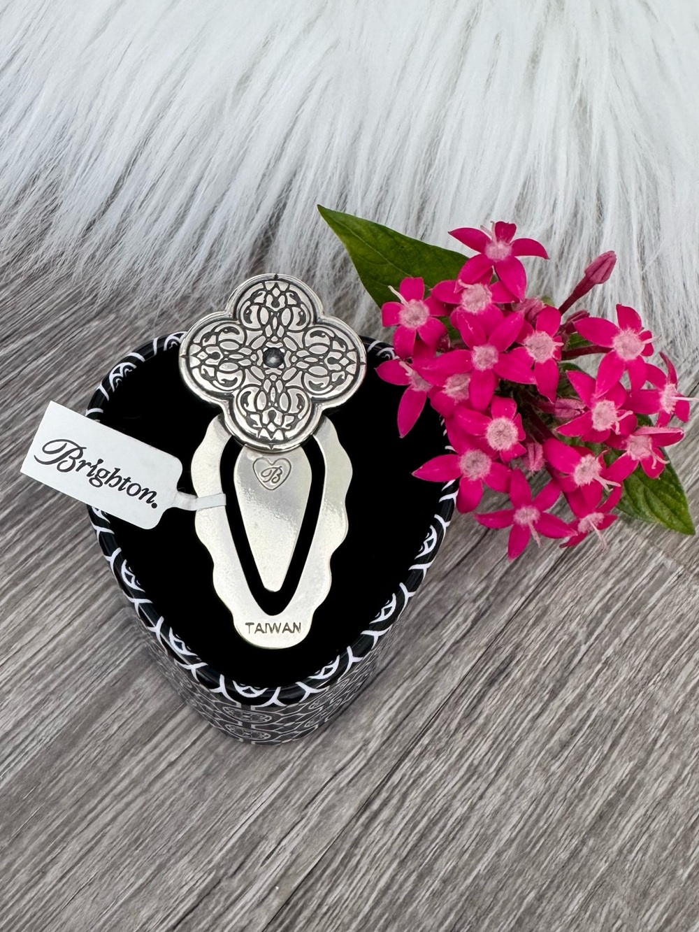 🖤🩶 Brighton Ornate Silver Played Decorative Reversible Bookmark Clip